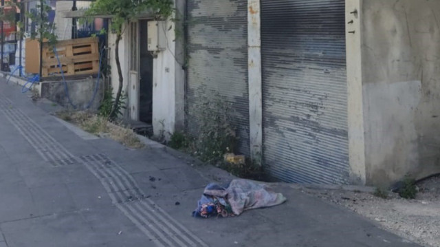 Balkondan düşen minik çocuk, doktorların tüm müdahalelerine rağmen kurtarılamadı.