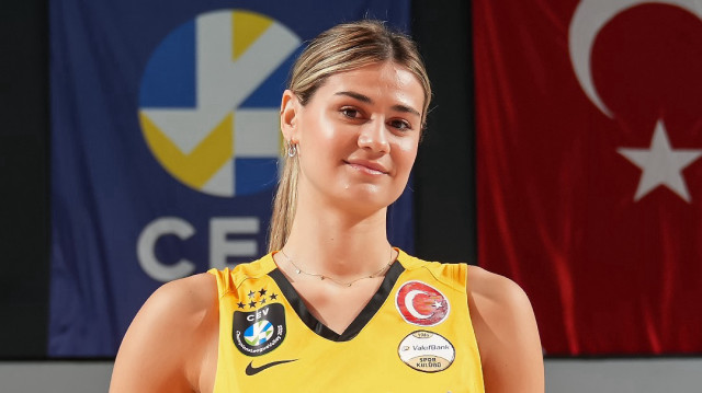 Katarina Dangubic, yeni takımının formasını giydi. 