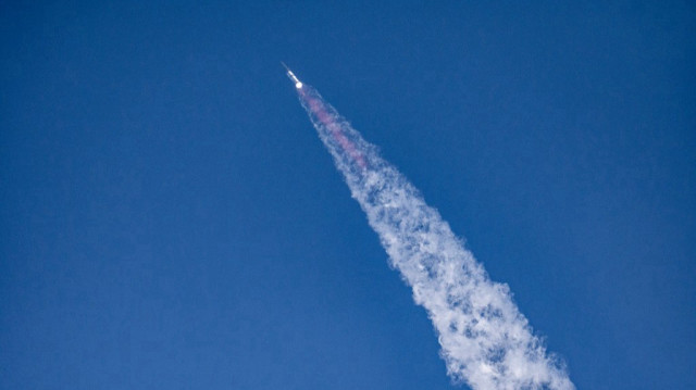 La fusée Starship de SpaceX est lancée depuis Starbase, Texas, vue depuis South Padre Island, le 27 mai 2025.