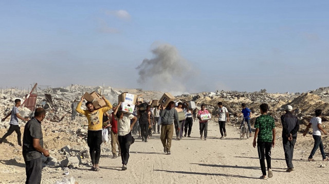 Environ 380 écrivains originaires du Royaume-Uni et d’Irlande, parmi lesquels Zadie Smith, Ian McEwan et Irvine Welsh, ont lancé un appel à nommer clairement les faits et à qualifier la guerre menée par Israël dans la bande de Gaza de “génocide”