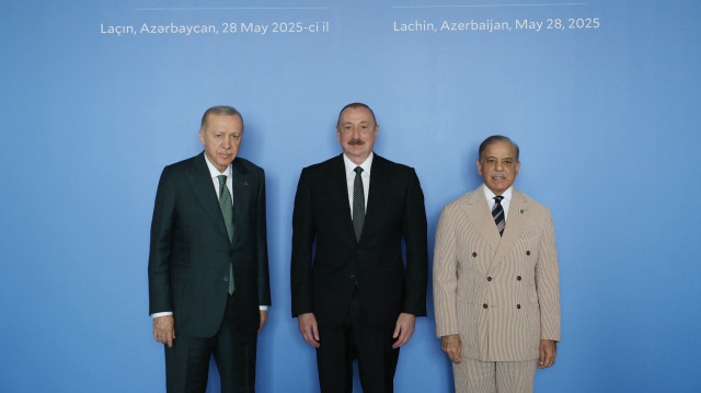 أردوغان يجتمع مع علييف وشريف في أذربيجان