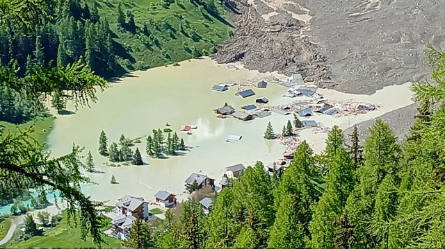 Le hameau de Blatten, dans les Alpes suisses, a été enseveli par une coulée de glace et de boue issue de l’effondrement du glacier Birch.