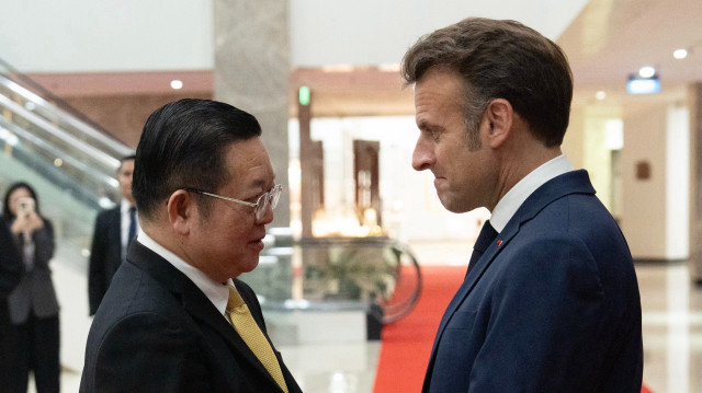 Le secrétaire général de l'Association des Nations du Sud-Est asiatique (Asean), Kao Kim Hourn, et le Président français Emmanuel Macron, en Indonésie, le 28 mai 2025.