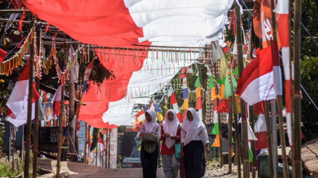 Face à une croissance ralentie, Jakarta mise sur des politiques innovantes pour préserver un taux de natalité stable et une population productive.