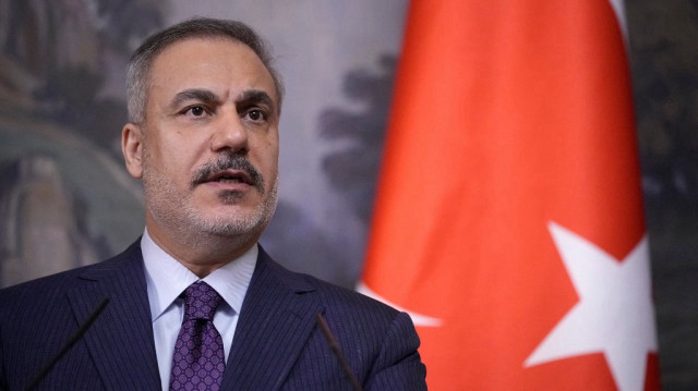 Le ministre turc des Affaires étrangères, Hakan Fidan, participe à une conférence de presse conjointe avec son homologue russe à la suite de leurs entretiens à Moscou, le 27 mai 2025.