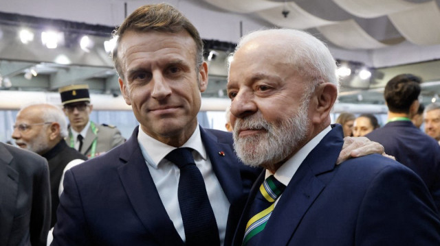 Le président brésilien Luiz Inacio Lula da Silva (à droite) et le président français Emmanuel Macron sont photographiés après une réunion bilatérale lors du sommet des dirigeants du G20 à Rio de Janeiro, au Brésil, le 18 novembre 2024.