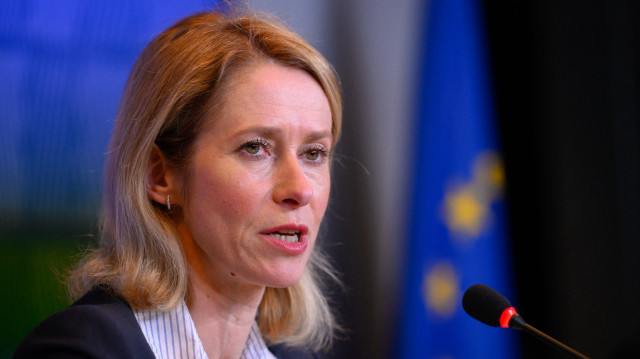 Kaja Kallas, haute représentante et vice-présidente de l'UE pour les affaires étrangères et la politique de sécurité, s'adresse au public lors d'une conférence de presse, dans le cadre d'une réunion du Conseil des affaires étrangères de l'Union européenne au Centre européen des congrès de Luxembourg (ECCL) à Luxembourg City, le 14 avril 2025. L'Union européenne a annoncé le 14 avril 2025 un nouveau programme de soutien financier triennal aux Palestiniens d'une valeur de 1,6 milliard d'euros (1,8 milliard de dollars), comme l'a écrit Kaja Kallas sur X : "Nous renforçons notre soutien au peuple palestinien. 1,6 milliard d'euros jusqu'en 2027 aideront à stabiliser la Cisjordanie et la bande de Gaza".