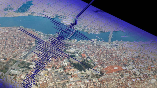 <p>Tekirdağ’da meydana gelen ve İstanbul'da da hissedilen 3.7 büyüklüğündeki depremin ardından uzmanlar, sarsıntının olası etkilerini değerlendirdi. Bir televizyon kanalında canlı yayınına katılan Deprem Uzmanı Prof. Dr. Tuncay Taymaz, depremin bağımsız bir olay olduğunu düşündüğünü belirtti. “Bu tür depremler özellikle ilk 24 saat boyunca yakından takip edilmeli" sözleriyle sarsıntının kritik olduğunu ifade etti. </p>