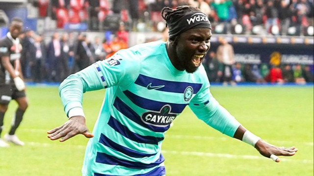 Ali Sowe'un gol sevinci.