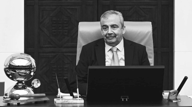 18 gündür yoğun bakımda tedavi altında olan Sırrı Süreyya Önder hayatını kaybetti.