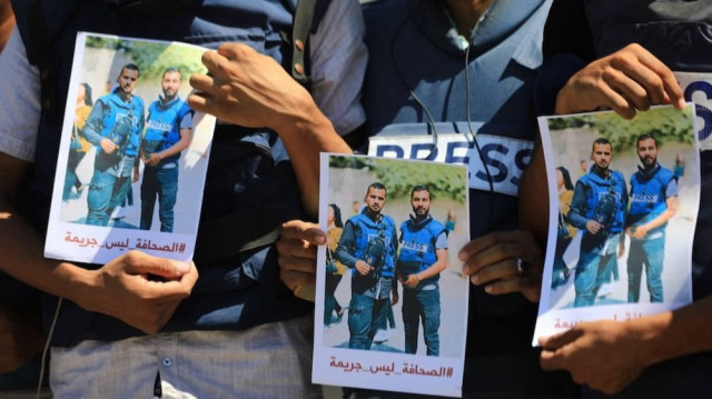 صحفيون بغزة يشاركون في وقفة للمطالبة بوقف الإبادة الإسرائيلية