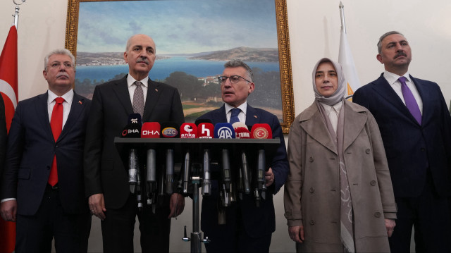 TBMM Başkanı Kurtulmuş, AK Parti Grup Başkanı Abdullah Güler'i Meclis'teki parti grubunda ziyaret etti.