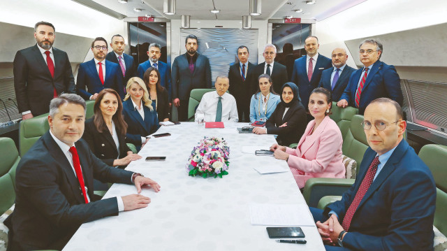 Cumhurbaşkanı Erdoğan, Azerbaycan dönüşü uçakta açıklamalarda bulunarak, aralarında TVNET Ekonomi Şefi Semra Karabaş’ın da olduğu gazetecilerin gündemle ilgili sorularını yanıtladı.