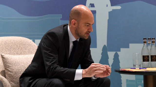 Le ministre français de l'Europe et des Affaires étrangères, Jean-Noël Barrot, participe à une réunion avec le ministre des Affaires étrangères de l'Autorité palestinienne à Erevan, le 27 mai 2025.