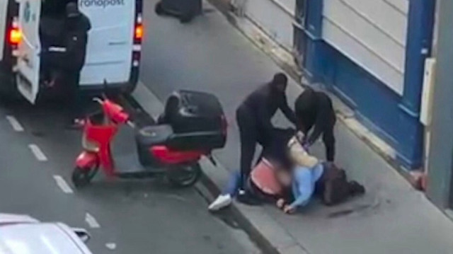 Tentative d’enlèvement à Paris (11e) d’une femme et de son fils, proches d’un patron de société crypto. Le mari est intervenu. Tous trois, légèrement blessés, ont été hospitalisés le 13 mai 2025.