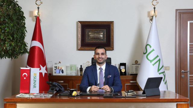 “Tarladan sofraya üstün lezzet” anlayışıyla bitkisel sıvı yağ sektöründe öncü firma Elita Gıda ile ithal ikame ve yenilikçi ürünler üreten Sunar Mısır, Sunar Yatırım çatısı altında sanayinin en güçlü temsilcileri arasında yer almayı sürdürüyor.