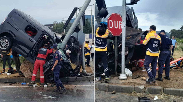 Çarpmanın etkisi ile araç direkte asılı halde kaldı.