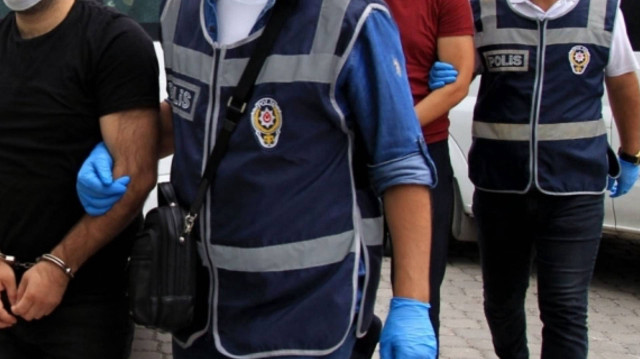 Cumhuriyet Başsavcılığı koordinasyonunda İl Emniyet Müdürlüğü Narkotik Suçlarla Mücadele ekipleri, Şanlıurfa ve Gaziantep'te belirlenen adreslere özel hareket polislerinin de katılımıyla operasyon düzenledi.