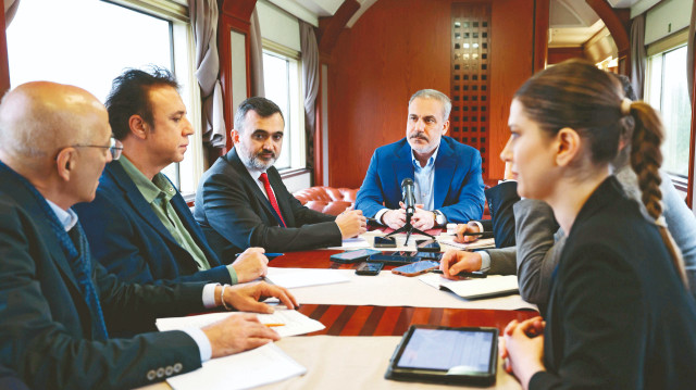 Dışişleri Bakanı Hakan Fidan, Kiev yolculuğu sırasında Ukrayna ve Rusya arasındaki barış müzakerelerine dair açıklamalarda bulundu.