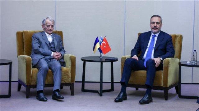 فيدان يلتقي زعيم تتار القرم في كييف