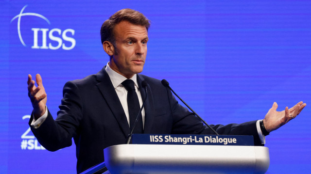 Le président français Emmanuel Macron prononce le discours principal lors du sommet du dialogue Shangri-La à Singapour, le 30 mai 2025.