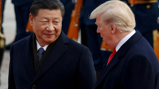US President Donald Trump (R) and Chinese President Xi Jinping (L)