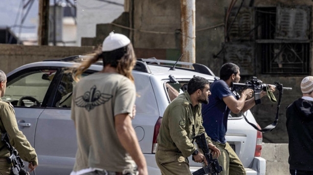 مستوطنون ينفذون سلسلة اعتداءات بالضفة بحماية جيش الاحتلال