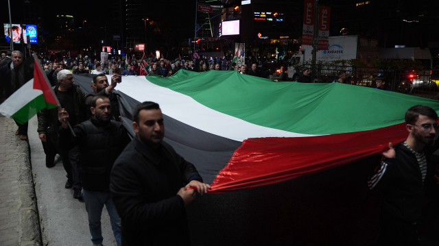 مسيرة في إسطنبول تنديدا بجرائم الاحتلال بغزة ودعما للفلسطينيين