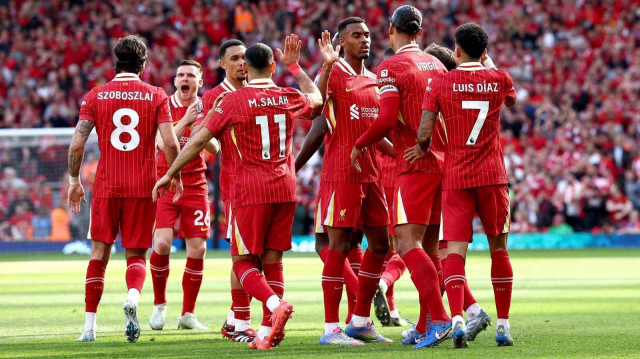 Liverpool ligde sezonu şampiyon tamamladı.