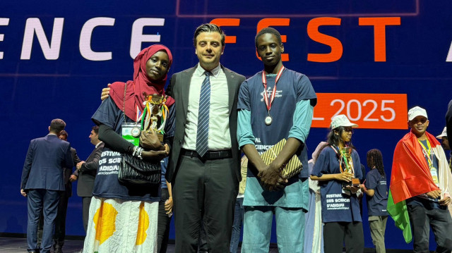 L'équipe des Écoles Maarif du Sénégal a remporté le troisième prix lors de la compétition internationale Science Fest Abidjan 2025 en Côte d’Ivoire, dans la catégorie des technologies agricoles durables, le 29 avril 2025.