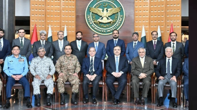 وزیراعظم آفس کے بیان کے مطابق وزیراعظم کو موجودہ سیکیورٹی صورتحال پر انڈیا کی جانب سے ممکنہ فوجی حملے سے متعلق تیاریوں پر تفصیلی بریفنگ دی گئی۔