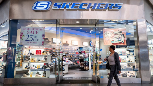 L’entreprise américaine de chaussures sera acquise pour 63 dollars par action, un rachat approuvé à l’unanimité par son conseil d’administration.