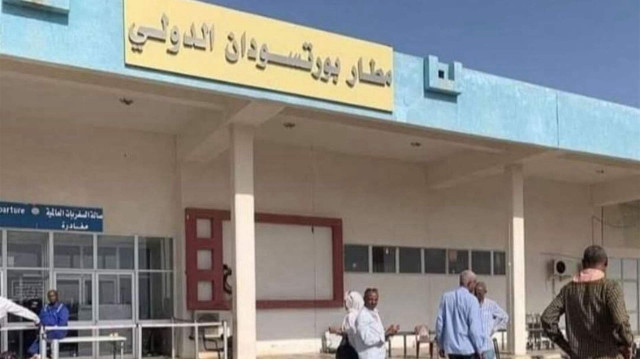 السودان.. السلطات تعلق الرحلات الجوية في مطار بورتسودان مؤقتا
