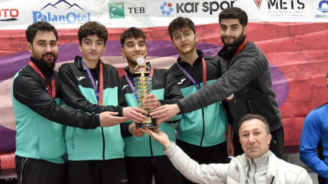 Şampiyonlar kupasını aldı.