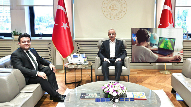 ByteDance/TikTok Devletlerle İlişkiler ve Kamu Politikaları Türkiye ve Levant Bölge Başkanı Fatih Kafadar, Ulaştırma ve Altyapı Bakanı Abdulkadir Uraloğlu.