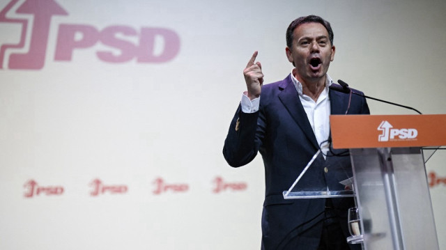 Le Premier ministre sortant et leader de l'Alliance démocratique (AD) Luis Montenegro prononce son discours de clôture lors du dîner du 51e anniversaire du parti social-démocrate à Lisbonne, le 6 mai 2025. Le Portugal organise des élections générales le 18 mai prochain.