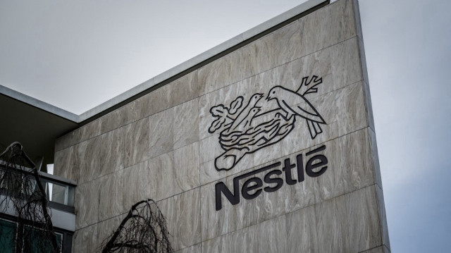 Le logo du géant suisse de l'alimentation Nestlé sur le siège de la société à Vevey, dans l'ouest de la Suisse.