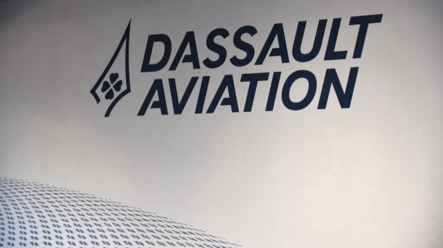 Logo du groupe français Dassault Aviation à Saint-Cloud, près de Paris.