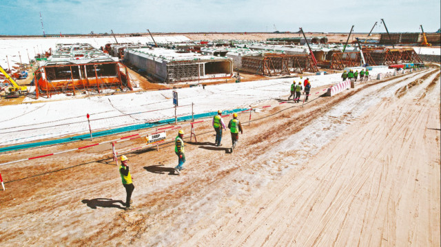 Proje, Süveyş Kanalı’na alternatif ticaret koridoru olarak değerlendiriliyor.