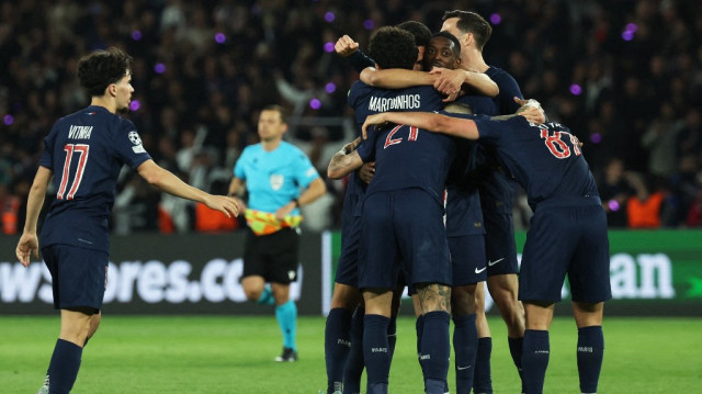 Les joueurs du Paris Saint-Germain célèbrent leur victoire à l’issue du match retour de la demi-finale de la Ligue des champions de l’UEFA contre Arsenal, au Parc des Princes à Paris, le 7 mai 2025.