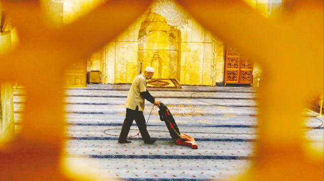 Tarihi Ulu Camii'nin temizliği
