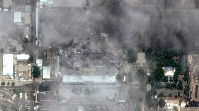 Cette image satellite prise et diffusée par Maxar Technologies le 7 mai 2025 montre le terminal principal et la tour de contrôle détruits de l'aéroport international de Sanaa, à Sanaa, au Yémen.