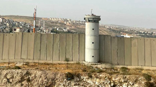 الضفة.. جدار إسرائيلي يحوّل بلدة سنجل الفلسطينية إلى سجن