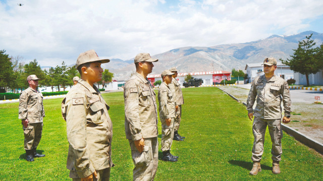 Buğra’nın mutluluğu gözlerinden okunurken ailesi de bu özel anlara tanıklık etmenin gururunu yaşadı.