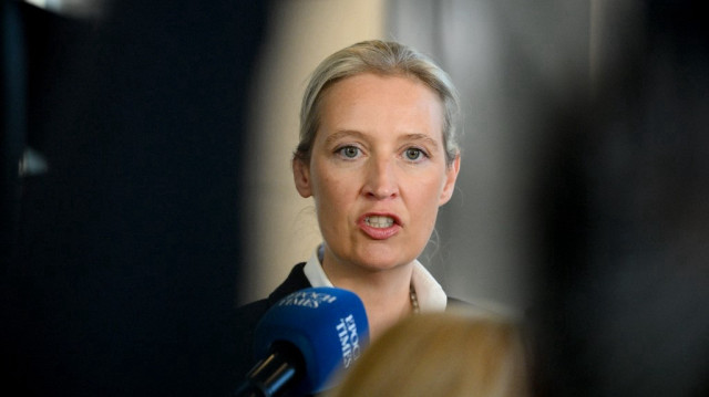 La codirigeante du parti d'extrême droite Alternative pour l'Allemagne (AfD), Alice Weidel, s'adresse aux journalistes le 6 mai 2025 au Bundestag (chambre basse du parlement) à Berlin. 