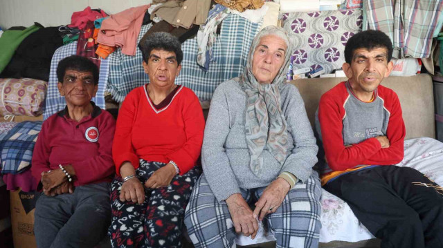 Hatay'da yaşayan 72 yaşındaki Süheyla Ezer, kan uyuşmazlığı nedeniyle engelli olan 3 çocuğunun ihtiyaçlarını tek başına karşılayarak yıllardır hayatını sürdürüyor.