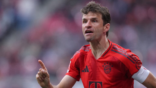 L'attaquant allemand du Bayern Munich, le Thomas Müller, lors du match de football de première division allemande (Bundesliga) entre le RB Leipzig et le FC Bayern Munich, à Leipzig, le 3 mai 2025.