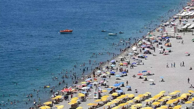 1 Ocak-7 Mayıs döneminde 2 milyon 300 bin turisti ağırlayan Antalya, bu yıl için belirlenen 18 milyon yabancı turist hedefine emin adımlarla ilerliyor.