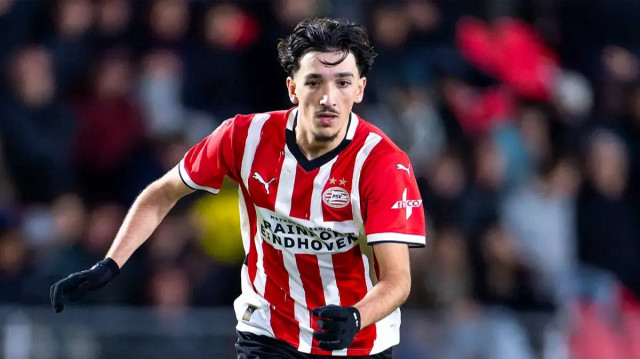 Emir Bars, Hollanda'da PSV U21 Takımı'nda forma giyiyor.