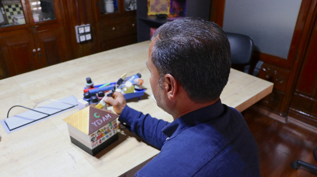 Gaziantep'te 12 yaşındayken arkadaş çevresinin etkisiyle uyuşturucu kullanmaya başlayan C.Y, Yeşilay Danışmanlık Merkezi sayesinde yıllar sonra madde kullanımını bırakarak hayatında yeni bir sayfa açtı. Madde kullandığı dönemde çevresi ve ailesiyle problemler yaşayan C.Y, bağımlılıktan kurtulmak için Alkol ve Uyuşturucu Madde Bağımlıları Tedavi ve Araştırma Merkezi'ne (AMATEM) başvurdu ve yaklaşık 21 gün tedavi gördü.